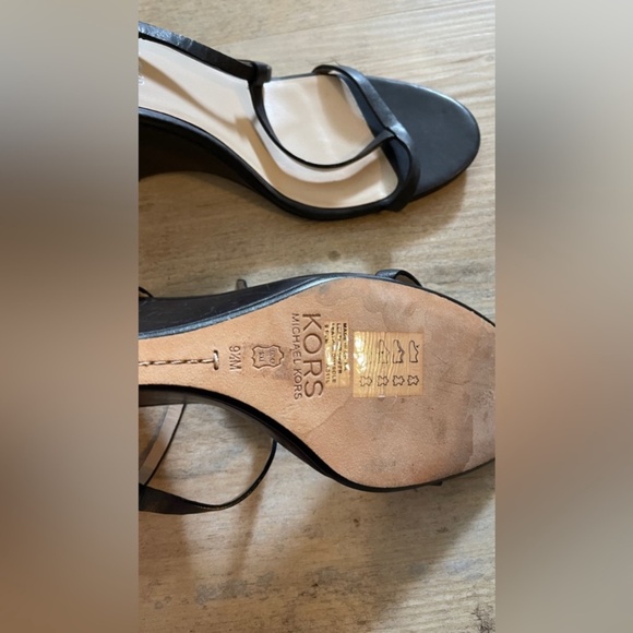 Michael kors wedge shoes - Picture 3 of 4